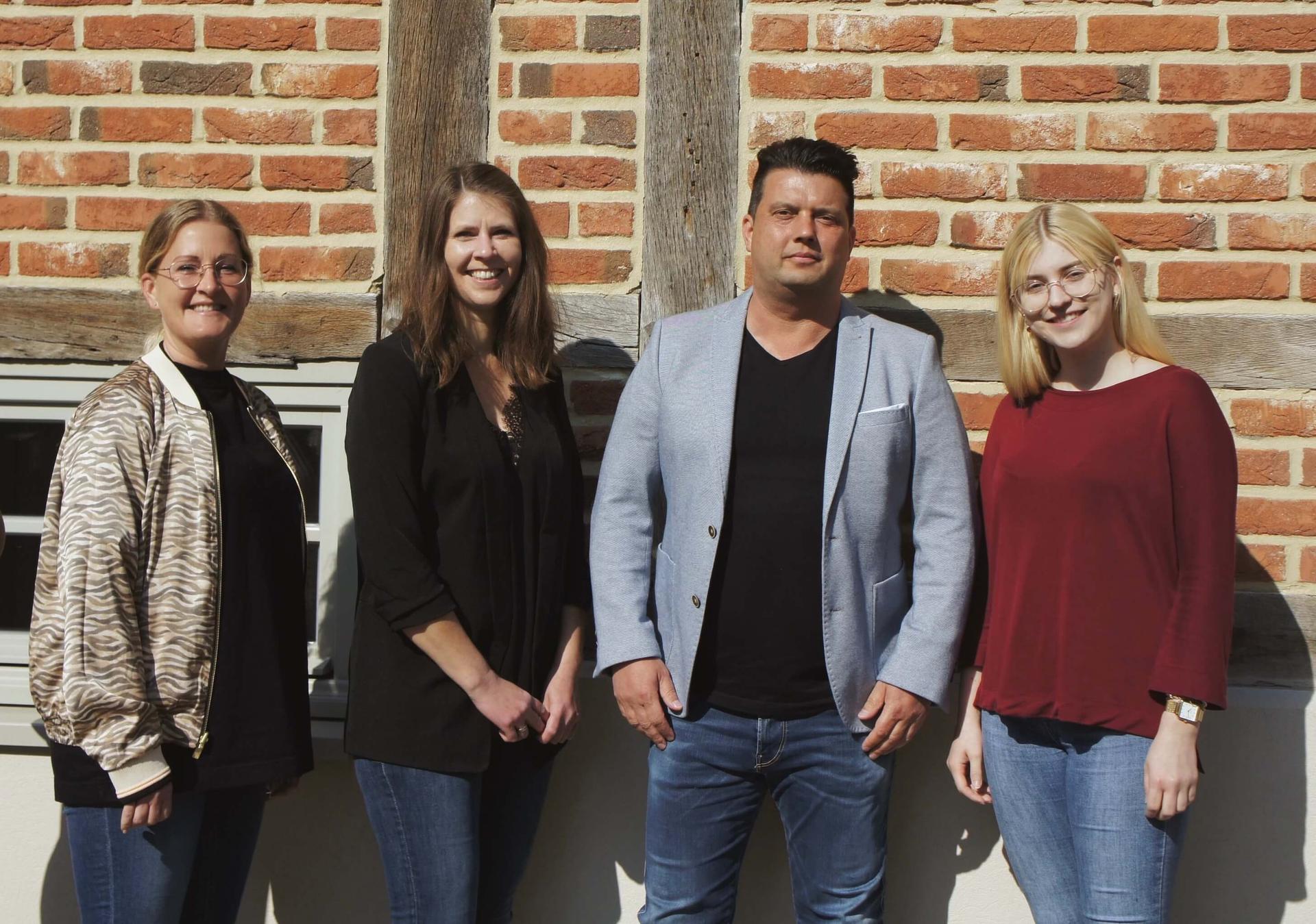 Gruppenbild von vier AQ Mitarbeitern